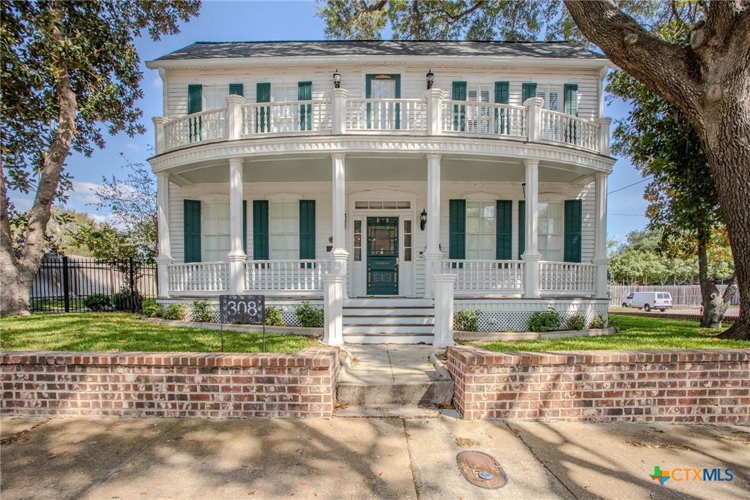 308 South Liberty Street Victoria, TX 77901 - Photo 1 of 39
