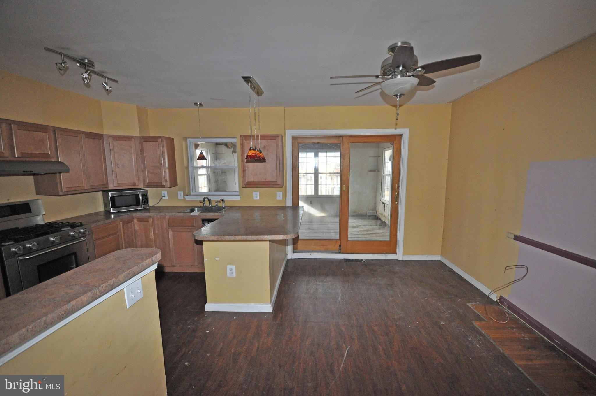 7902 Wallace Road Baltimore, MD 21222 - Photo 7 of 26