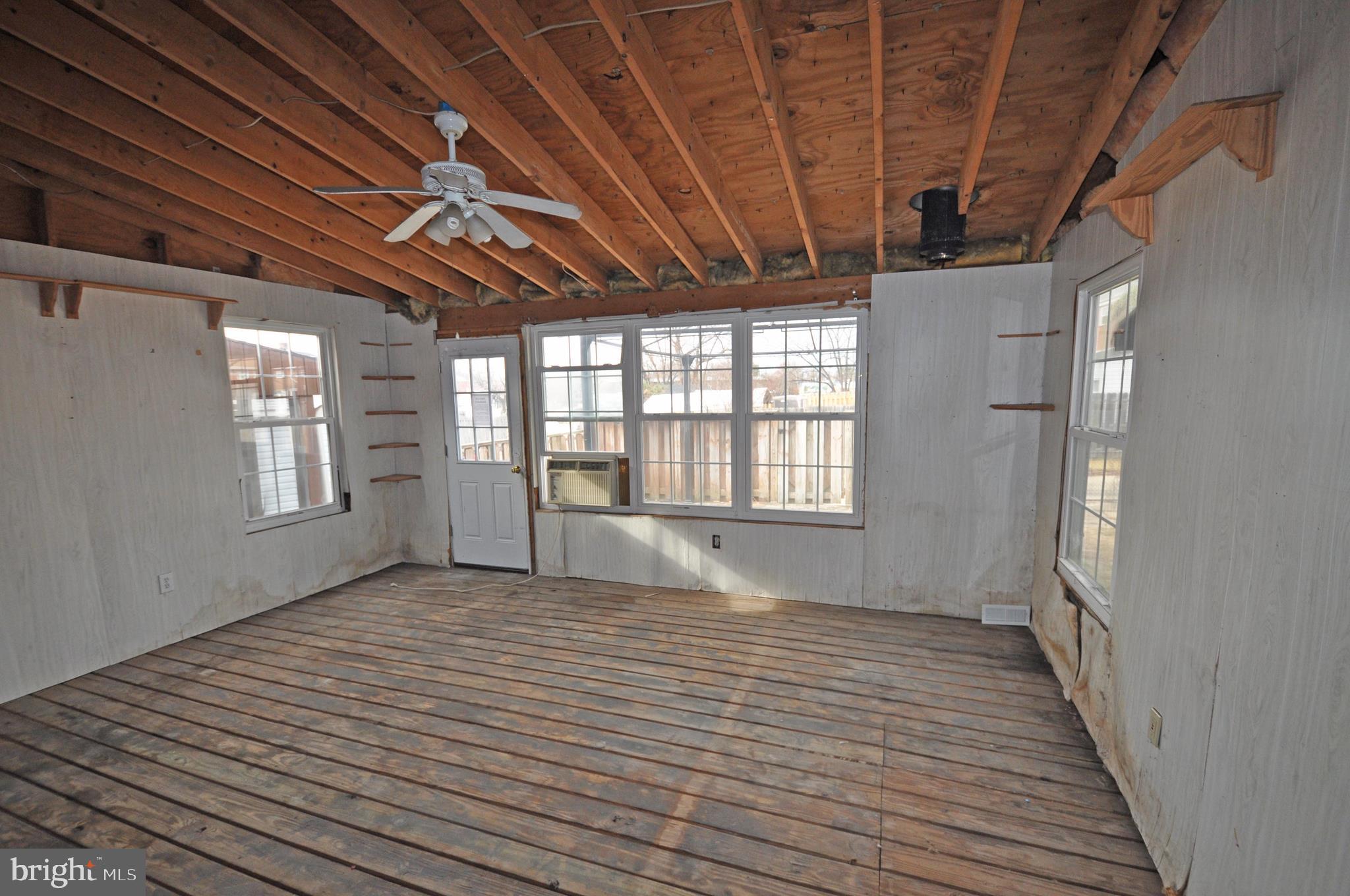 7902 Wallace Road Baltimore, MD 21222 - Photo 10 of 26