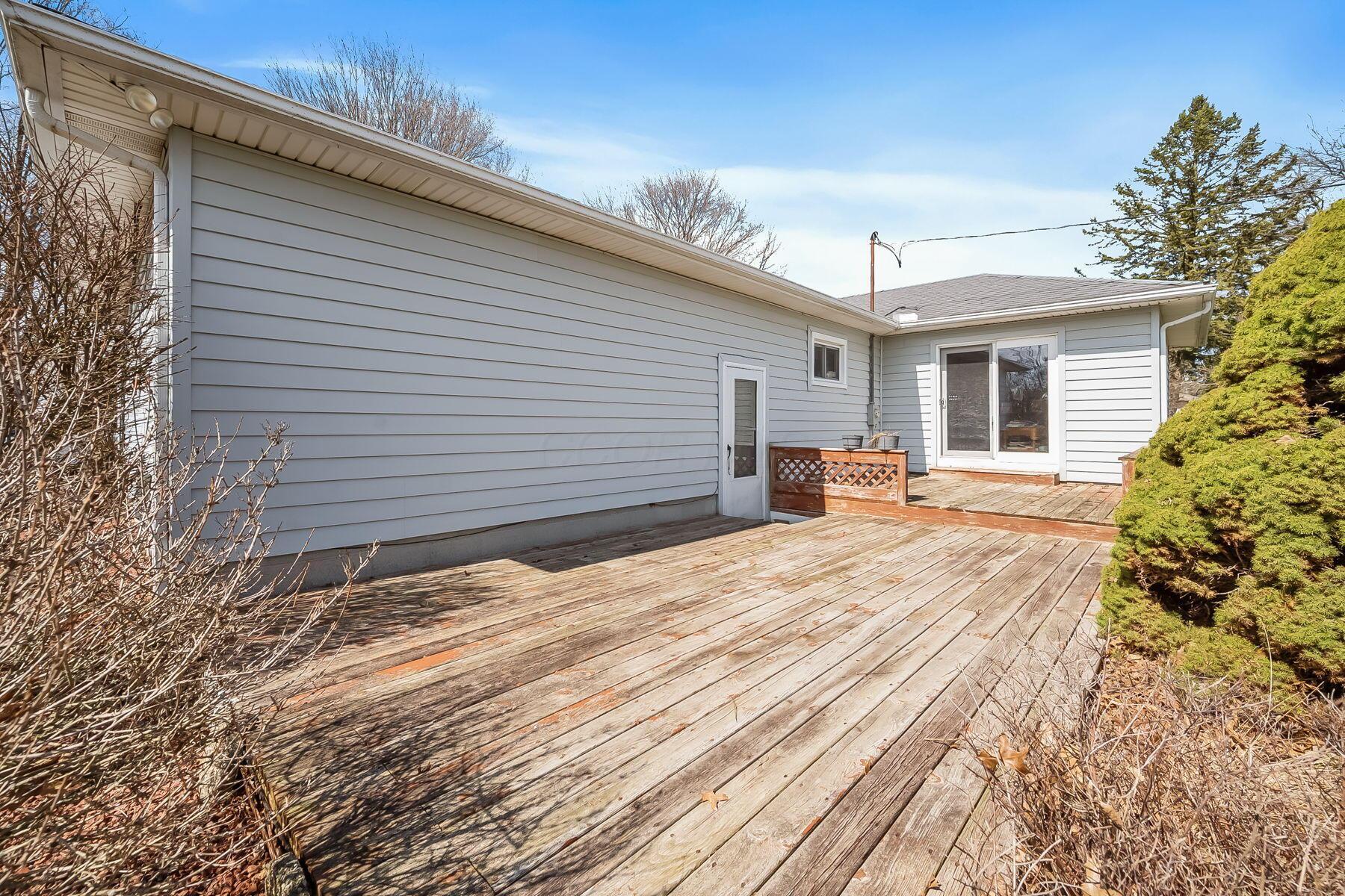 2376 Marion Road Marion, OH 43302 - Photo 6 of 40 Deck