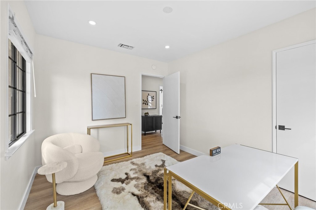 3045 Scott Road Burbank, CA 91504 - Photo 20 of 39 a living room with furniture