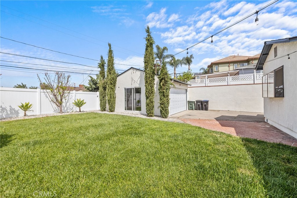 3045 Scott Road Burbank, CA 91504 - Photo 31 of 39 a view of a house with a yard and garage