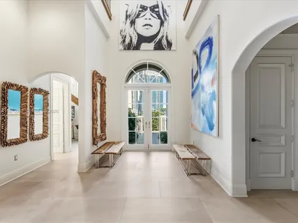 a view of an entryway with a livingroom