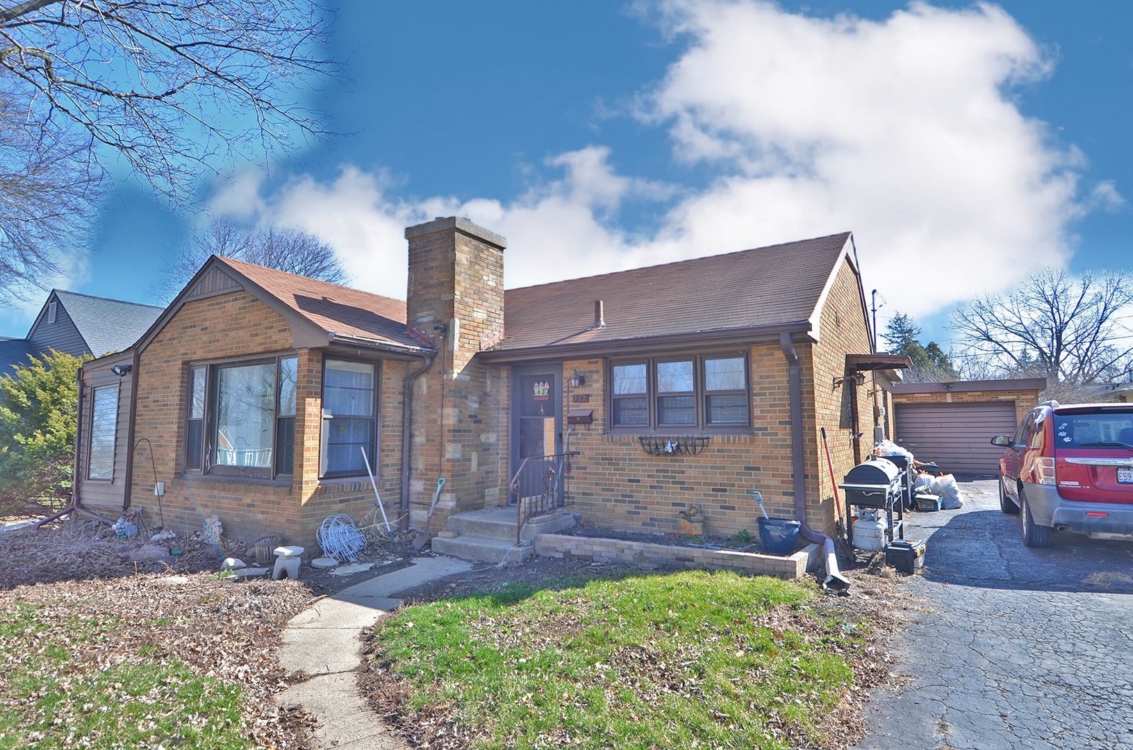 772 Adams Street Ottawa, IL 61350 - Photo 1 of 15 a front view of a house with garden