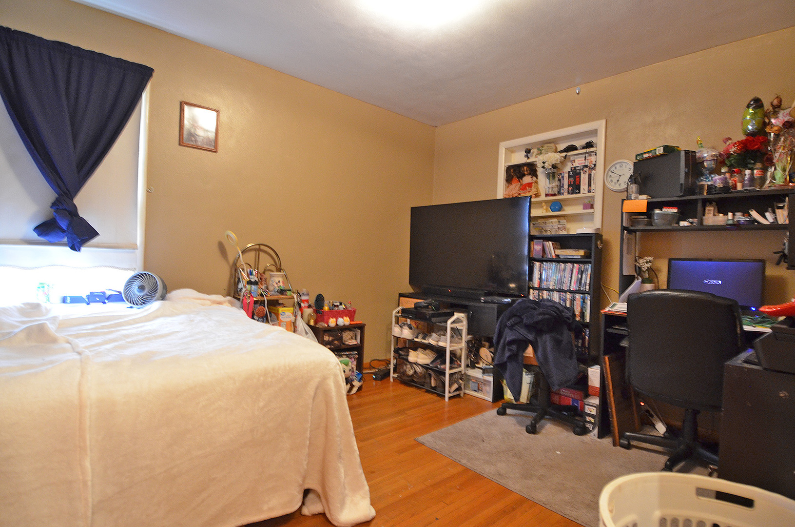 772 Adams Street Ottawa, IL 61350 - Photo 14 of 15 a bedroom with a bed desk and television