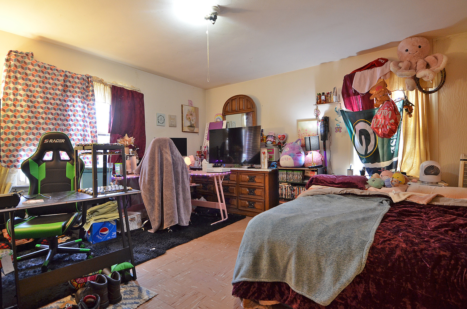 772 Adams Street Ottawa, IL 61350 - Photo 15 of 15 a very nice looking bedroom with many windows