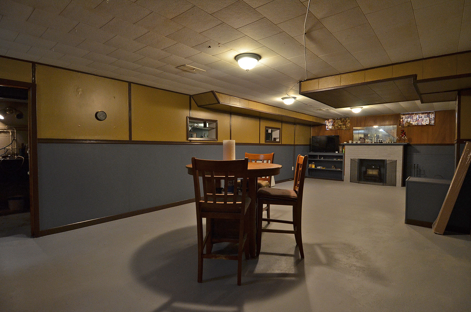772 Adams Street Ottawa, IL 61350 - Photo 10 of 15 a view of a dining room with furniture