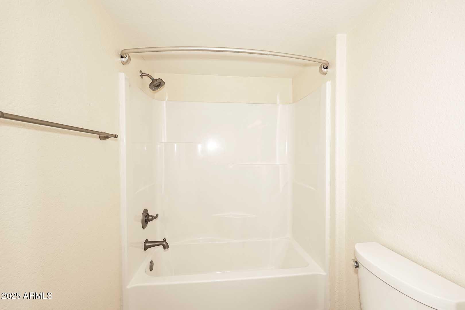 1645 West Baseline Road, Unit 2102 Mesa, AZ 85202 - Photo 26 of 34 Guest Bath-Tub