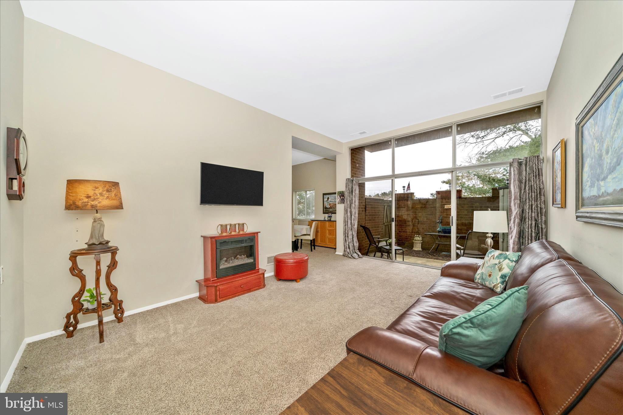 18810 Walkers Choice Road, Unit 1 Gaithersburg, MD 20886 - Photo 4 of 36 DSC03014
