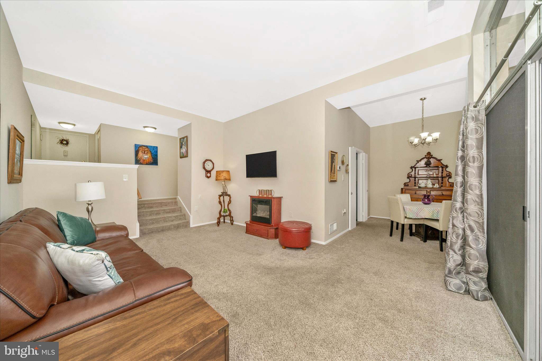 18810 Walkers Choice Road, Unit 1 Gaithersburg, MD 20886 - Photo 5 of 36 DSC03015