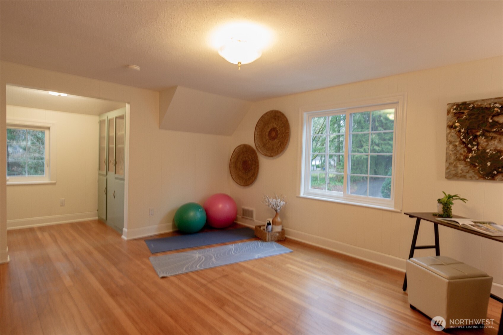 10826 Meadow Road Southwest Lakewood, WA 98499 - Photo 23 of 40 a living room with furniture and a window