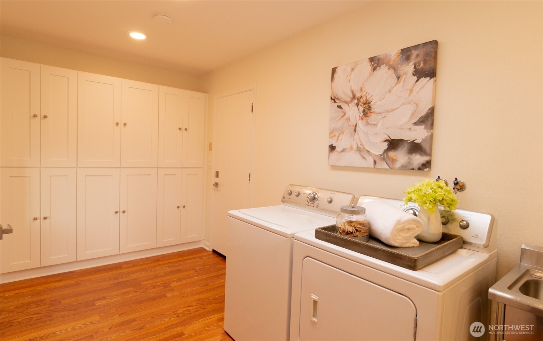 10826 Meadow Road Southwest Lakewood, WA 98499 - Photo 31 of 40 a bathroom with a sink and a mirror