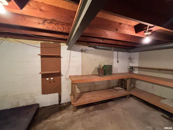 $159,900 | 626 West Poplar Street, Taylorville, IL 62568