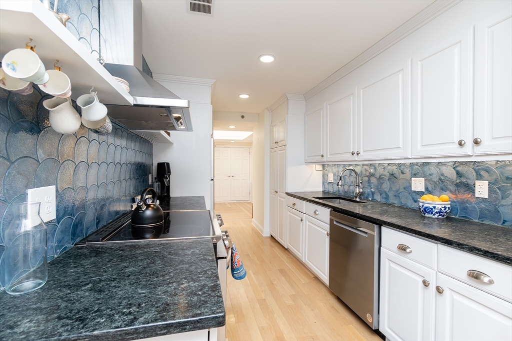 1 Seal Harbor Road, Unit PH16 Winthrop, MA 02152 - Photo 8 of 32