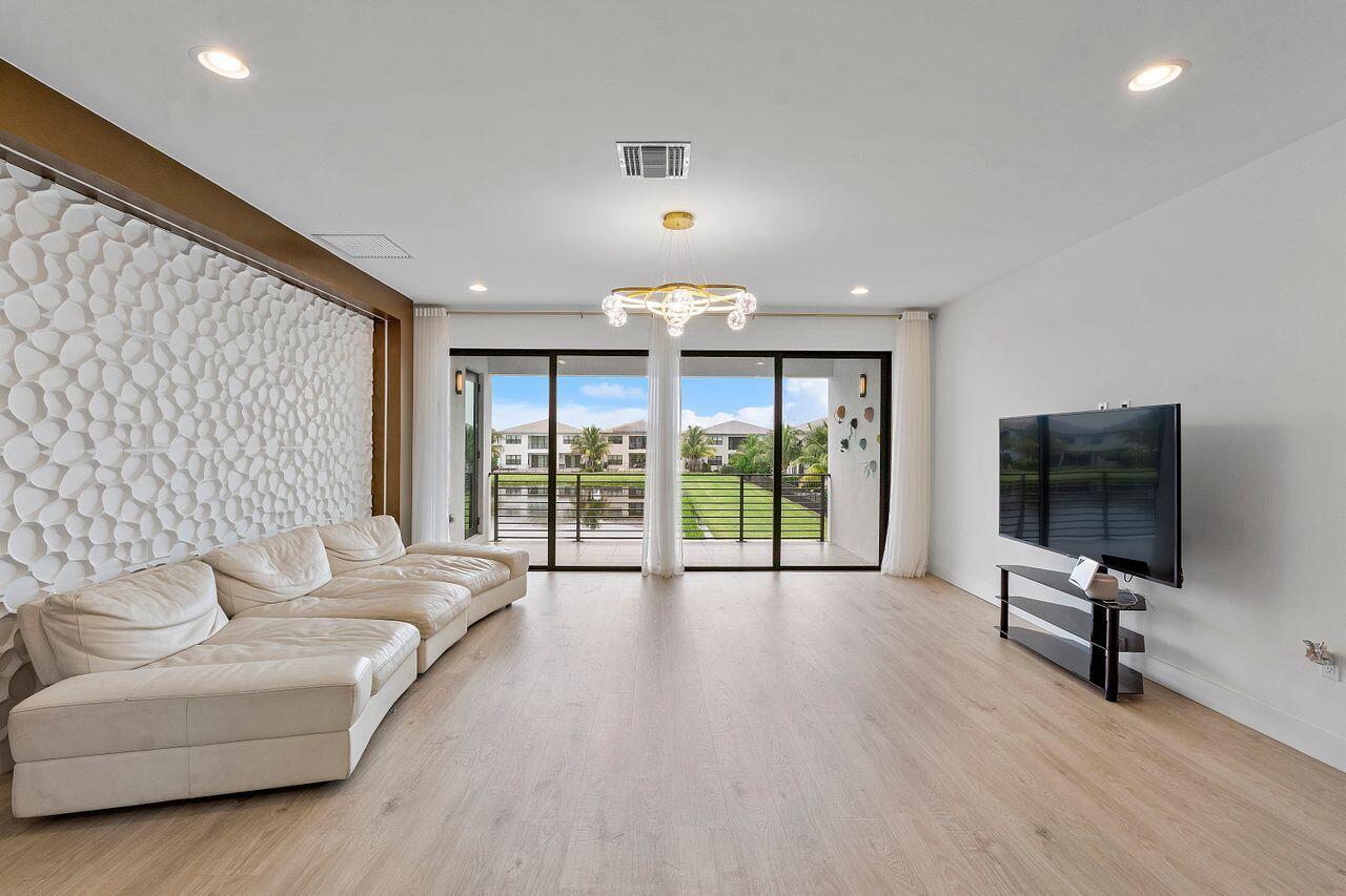 17057 Watersprite Lakes Road Boca Raton, FL 33496 - Photo 33 of 86 17057_Watersprite_Lakes_Rd_057