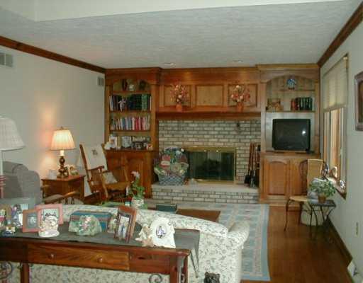 213 Constance Drive McKees Rocks, PA 15136 - Photo 4 of 7 Den/Family/Great Room.