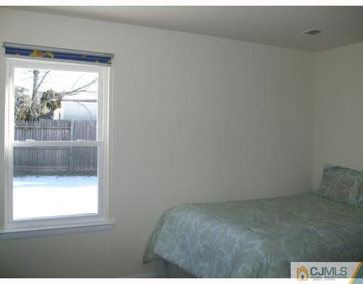 143 Woodbury Road Edison, NJ 08820 - Photo 4 of 10 Gallery Image 4