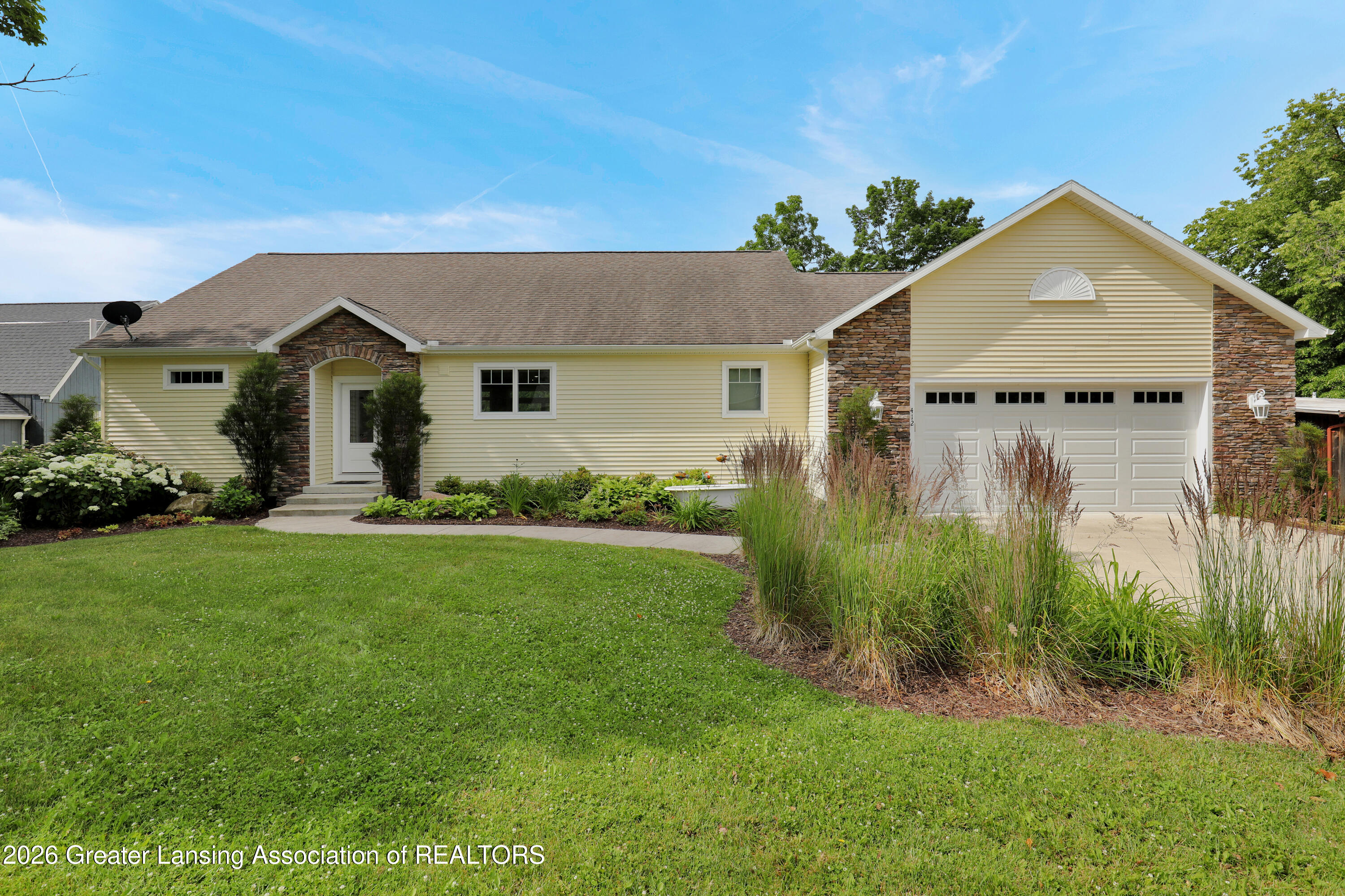 412 East Washington Street Dimondale, MI 48821 - Photo 2 of 43 Full Front