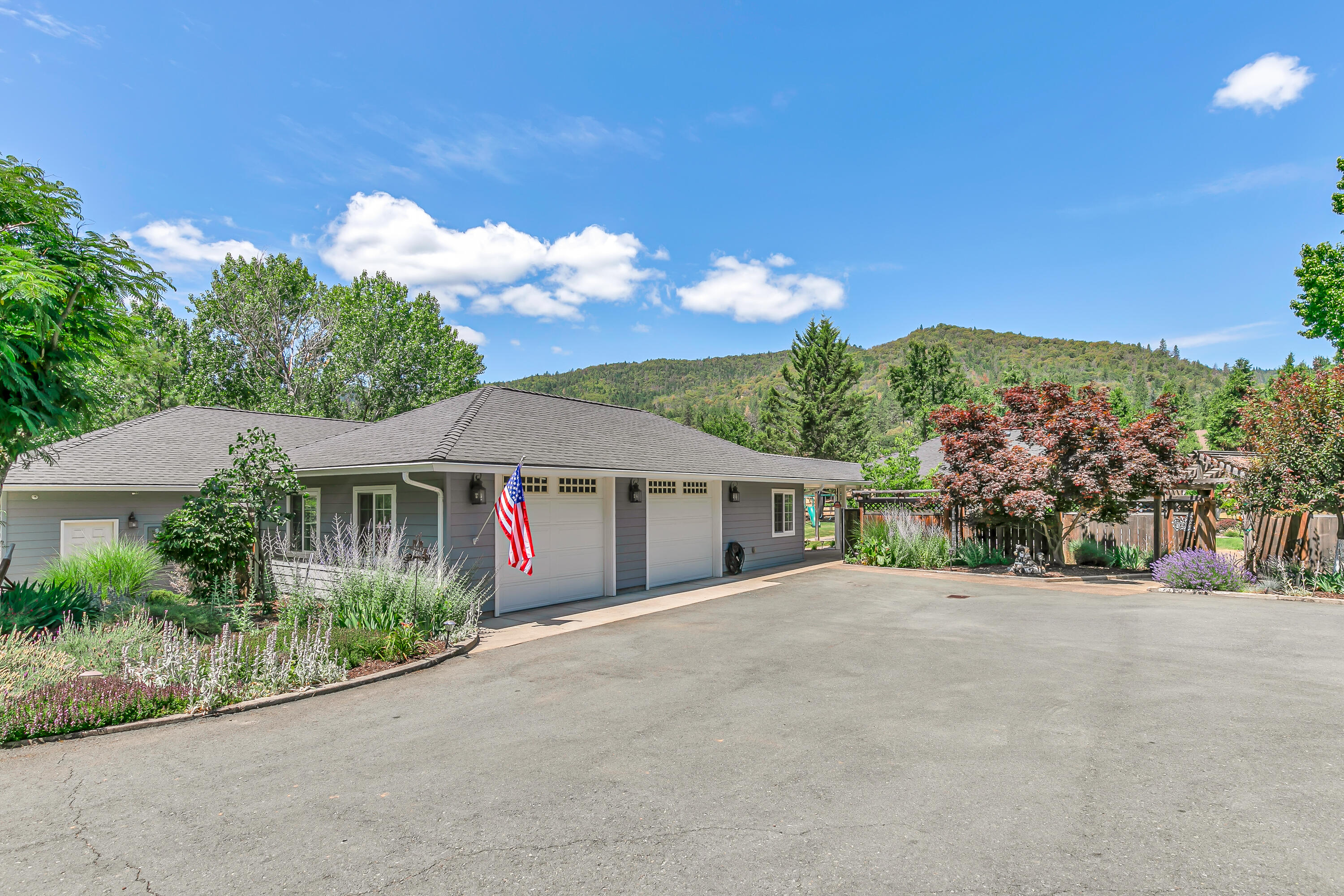 550 Pair A Dice Ranch Road Jacksonville, OR 97530 - Photo 48 of 83 9R9A9215