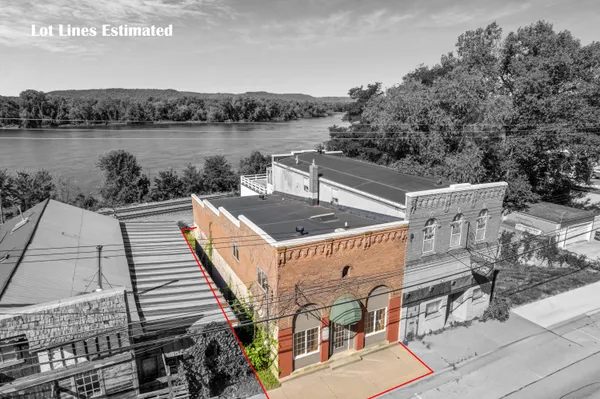 $179,900 | 121 South Main Street, Fountain City, WI 54629