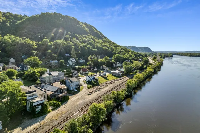 $215,000 | 121 South Main Street, Fountain City, WI 54629