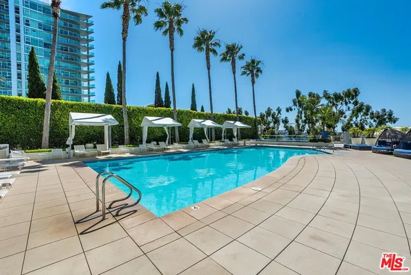 $6,495 | 13700 Marina Pointe Drive, Unit 617, Marina del Rey, CA 90292