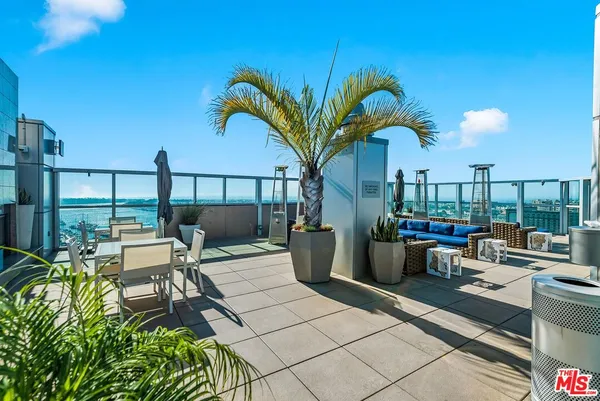 $6,495 | 13700 Marina Pointe Drive, Unit 617, Marina del Rey, CA 90292