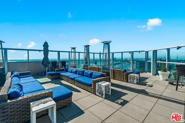 $6,495 | 13700 Marina Pointe Drive, Unit 617, Marina del Rey, CA 90292