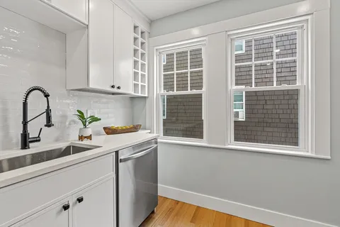 $725,000 | 44-46 Woods Avenue, Unit 44, Somerville, MA 02144