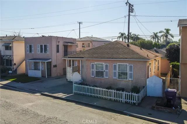 $875,000 | 242 East Del Amo Boulevard, Long Beach, CA 90805