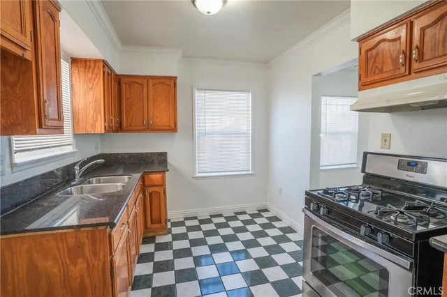 $875,000 | 242 East Del Amo Boulevard, Long Beach, CA 90805