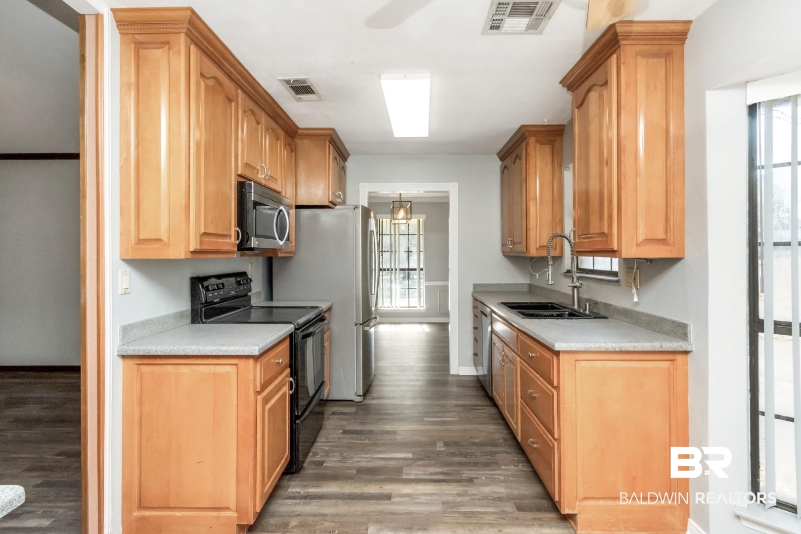8304 Champlain Circle Mobile, AL 36695 - Photo 16 of 46 Kitchen featuring black range with electric stovetop, sink, and dark hardwood / wood-style floors