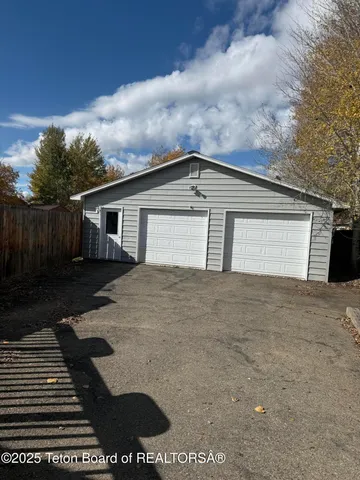 $450,000 | 344 South Shanley Avenue, Pinedale, WY 82941