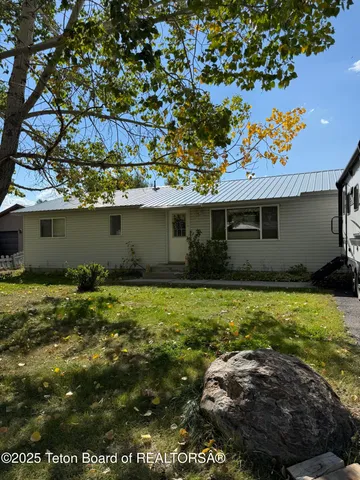 $450,000 | 344 South Shanley Avenue, Pinedale, WY 82941