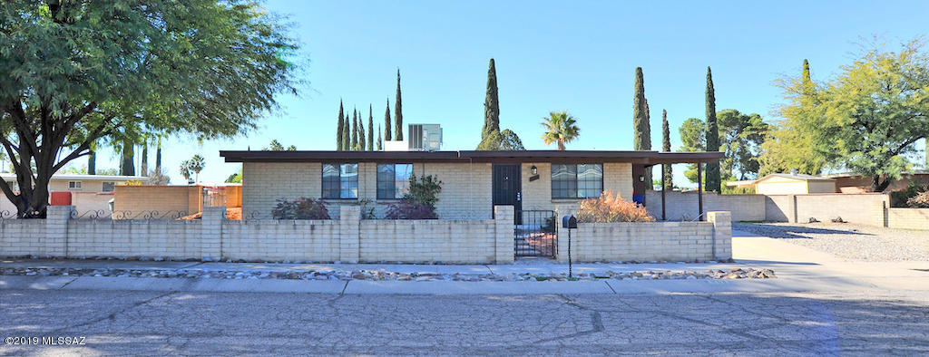 8332 East Rolling Ridge Street Tucson, AZ 85710 - Photo 7 of 49