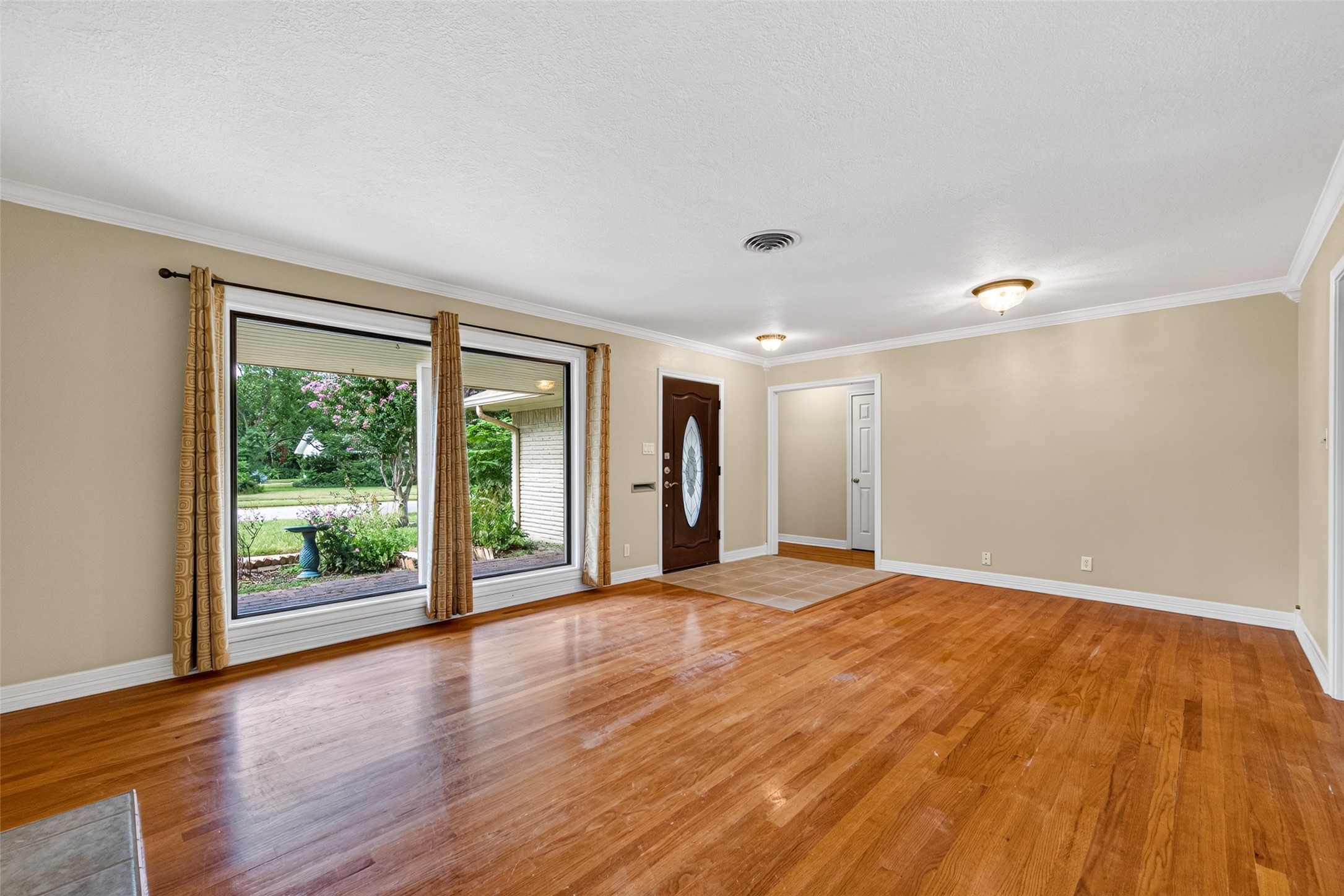 5411 Spellman Road Houston, TX 77096 - Photo 5 of 43 Gallery Image 5