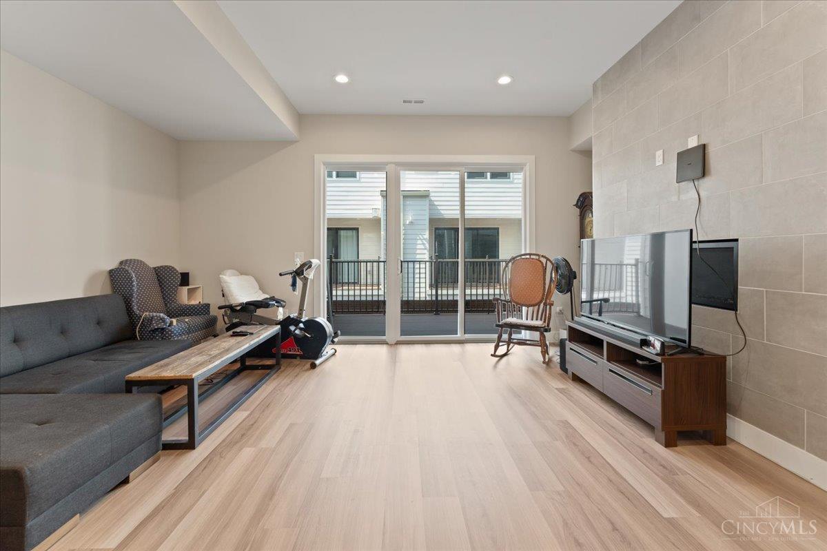 3906 Edwards Road, Unit B Cincinnati, OH 45209 - Photo 23 of 47