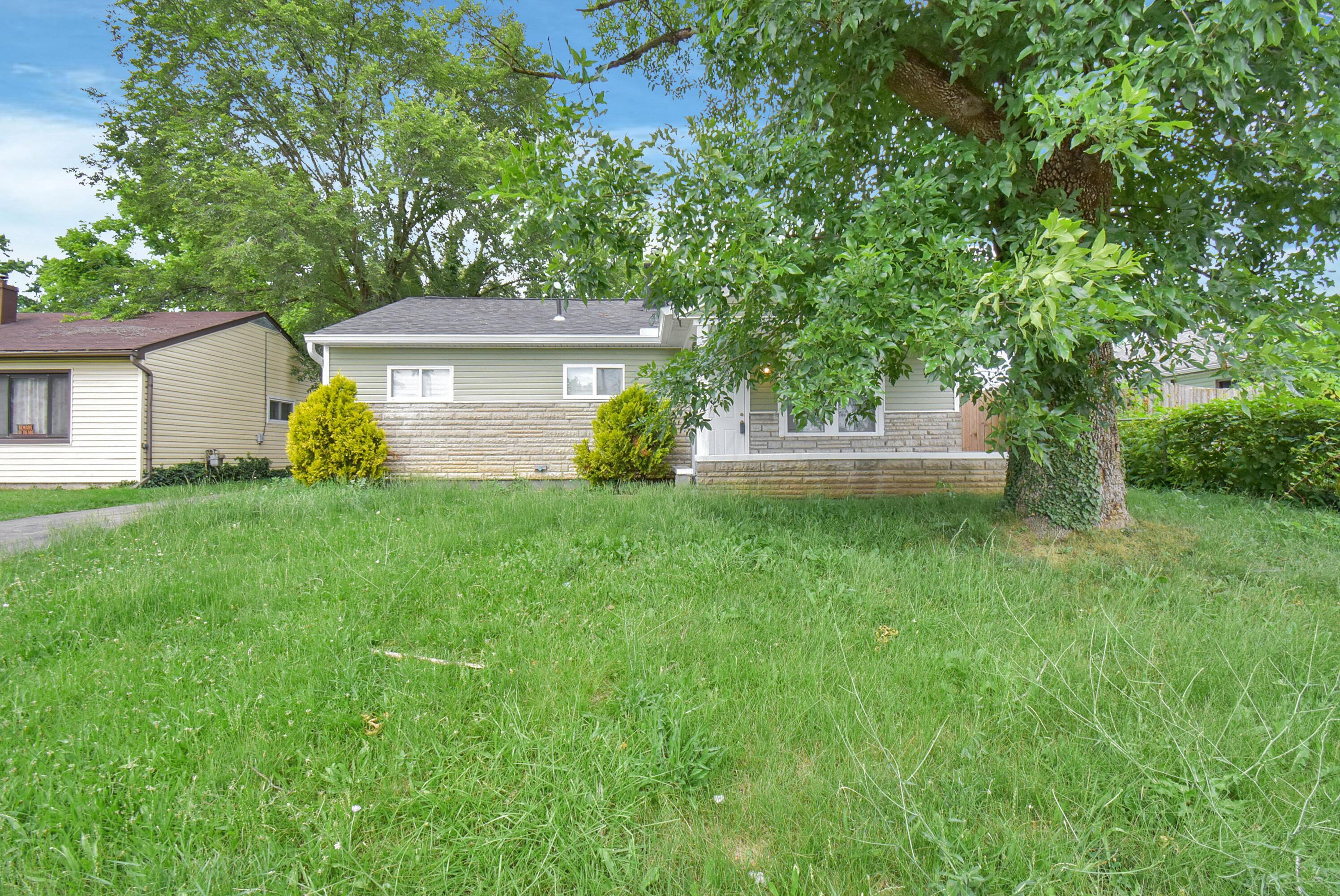 643 Demorest Road Columbus, OH 43204 - Photo 4 of 38 DSC_3490