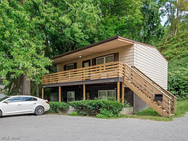 $224,800 | 1921 Preston Avenue, Akron, OH 44305