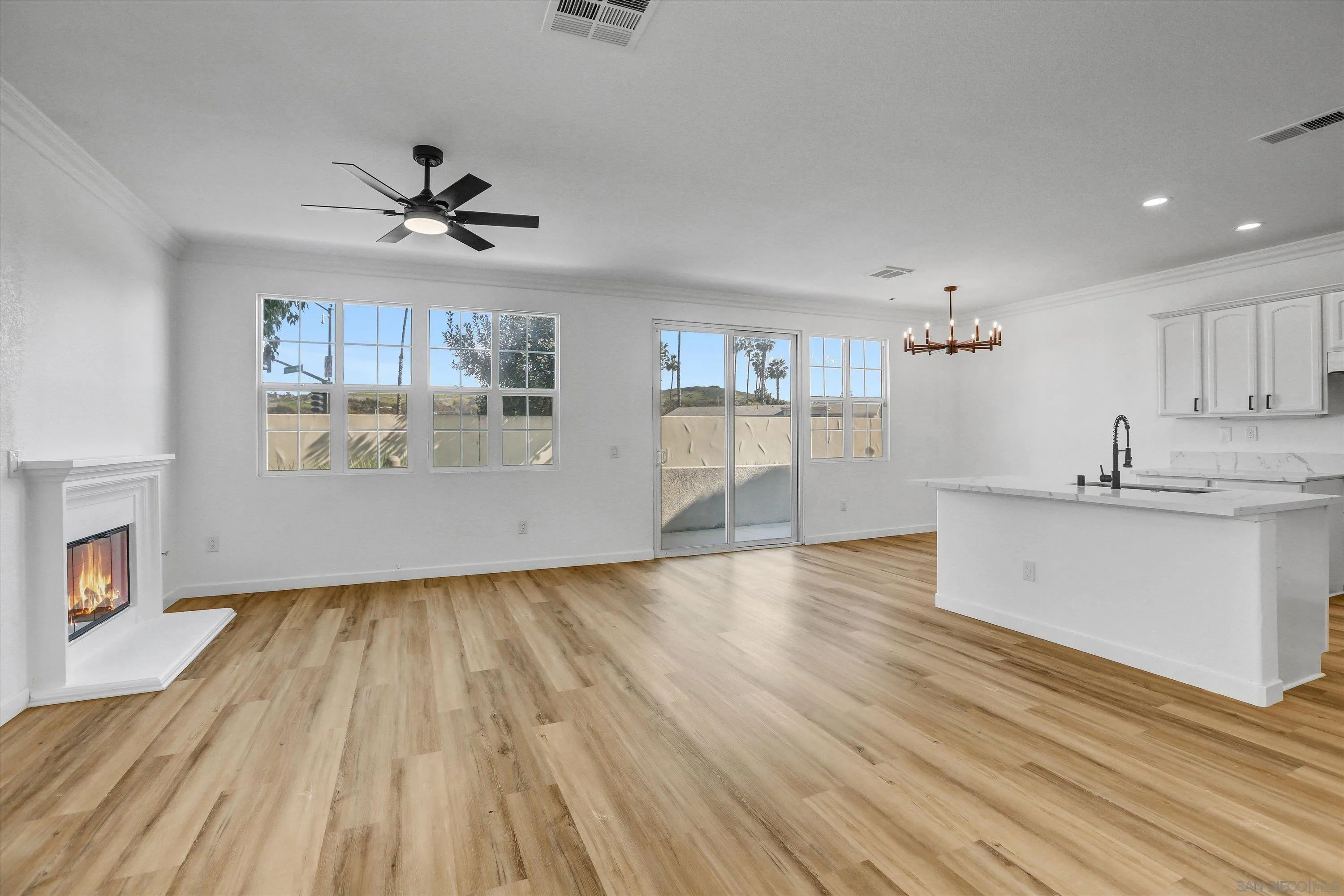 275 Reef Point Way, Unit 2 Oceanside, CA 92058 - Photo 11 of 30 Gallery Image 11