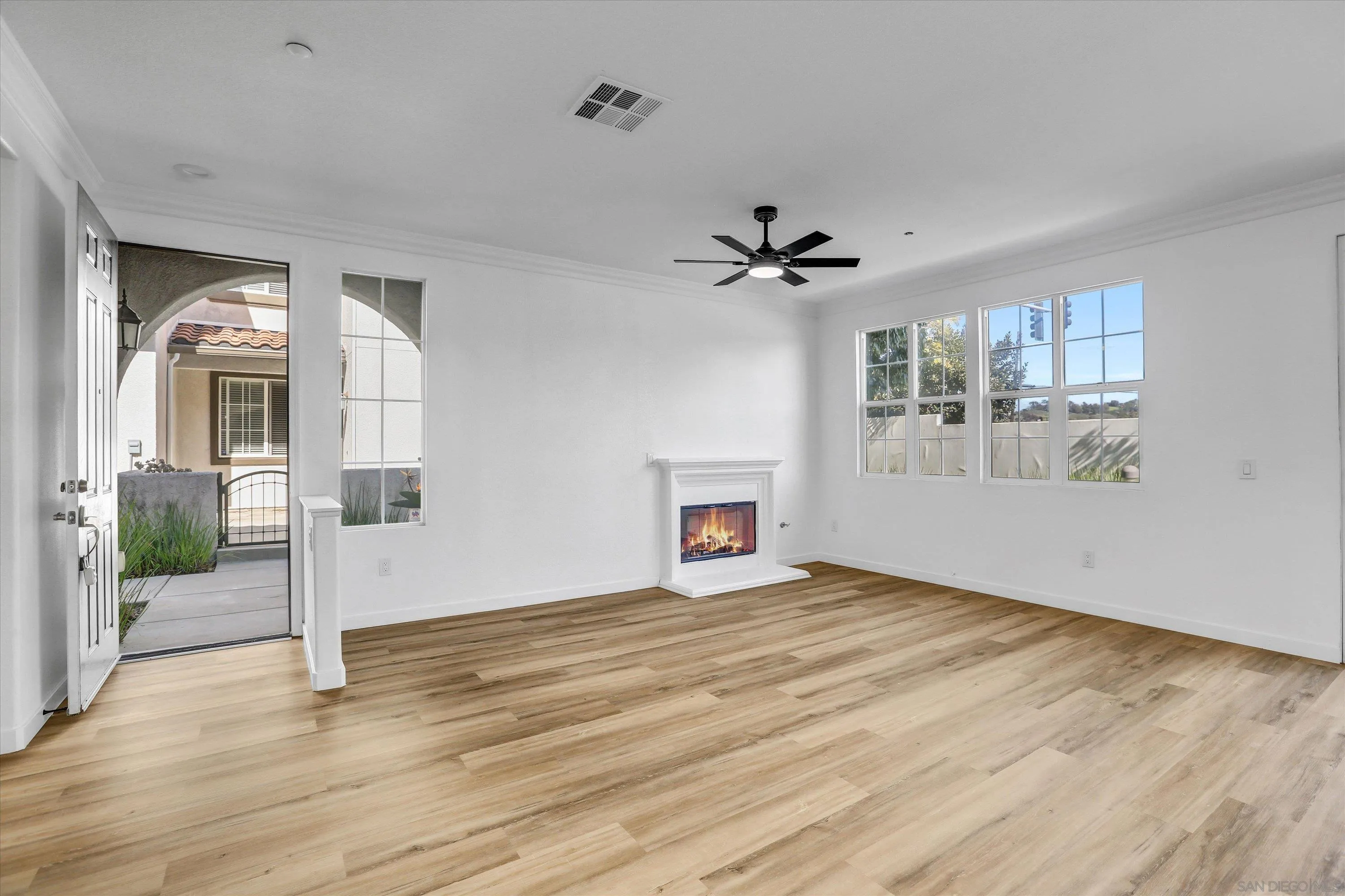275 Reef Point Way, Unit 2 Oceanside, CA 92058 - Photo 12 of 30 Gallery Image 12