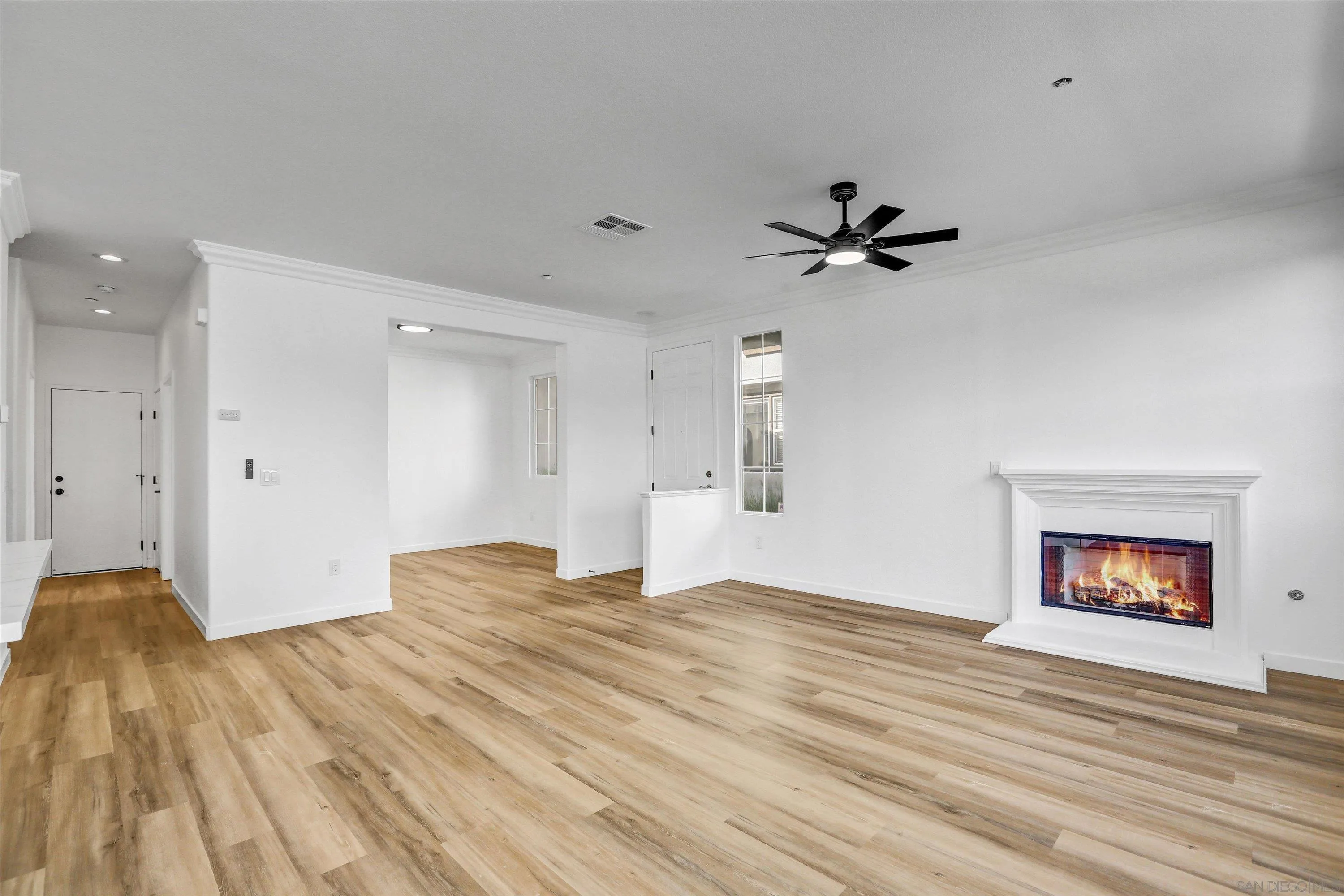 275 Reef Point Way, Unit 2 Oceanside, CA 92058 - Photo 10 of 30 Gallery Image 10