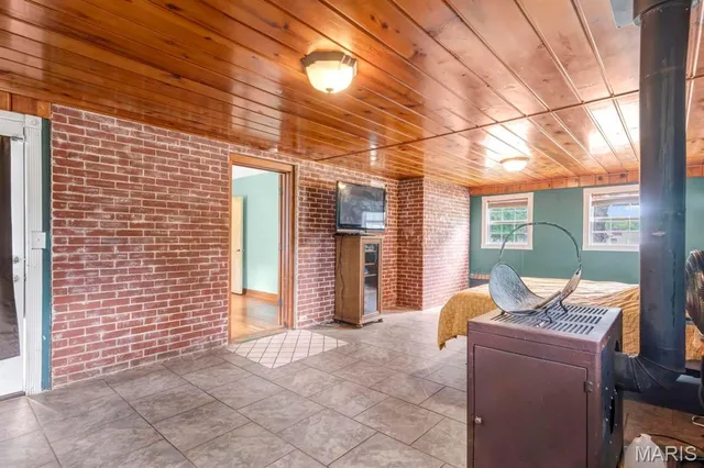 $200,000 | 421 West College Street, Aurora, MO 65605