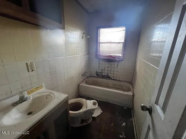 $14,900 | 3913 Highway 51, Canton, MS 39046