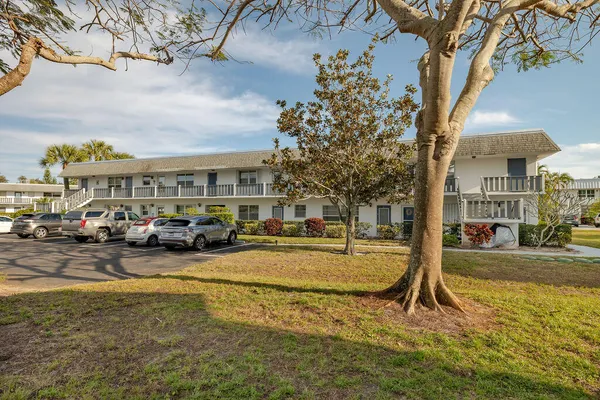 $139,900 | 2929 Southeast Ocean Boulevard, Unit 130, Stuart, FL 34996