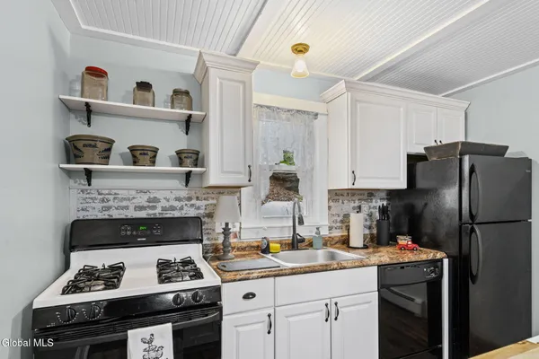 $275,000 | 44 Cairo Junction Road, Catskill, NY 12414