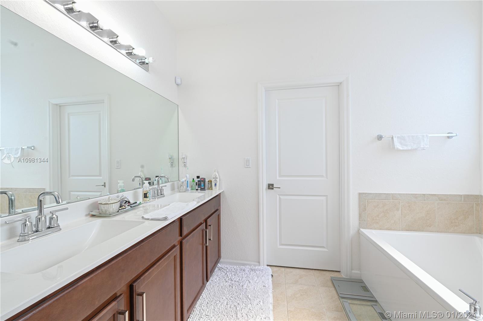 27924 Southwest 133rd Path Homestead, FL 33032 - Photo 13 of 28 Gallery Image 13