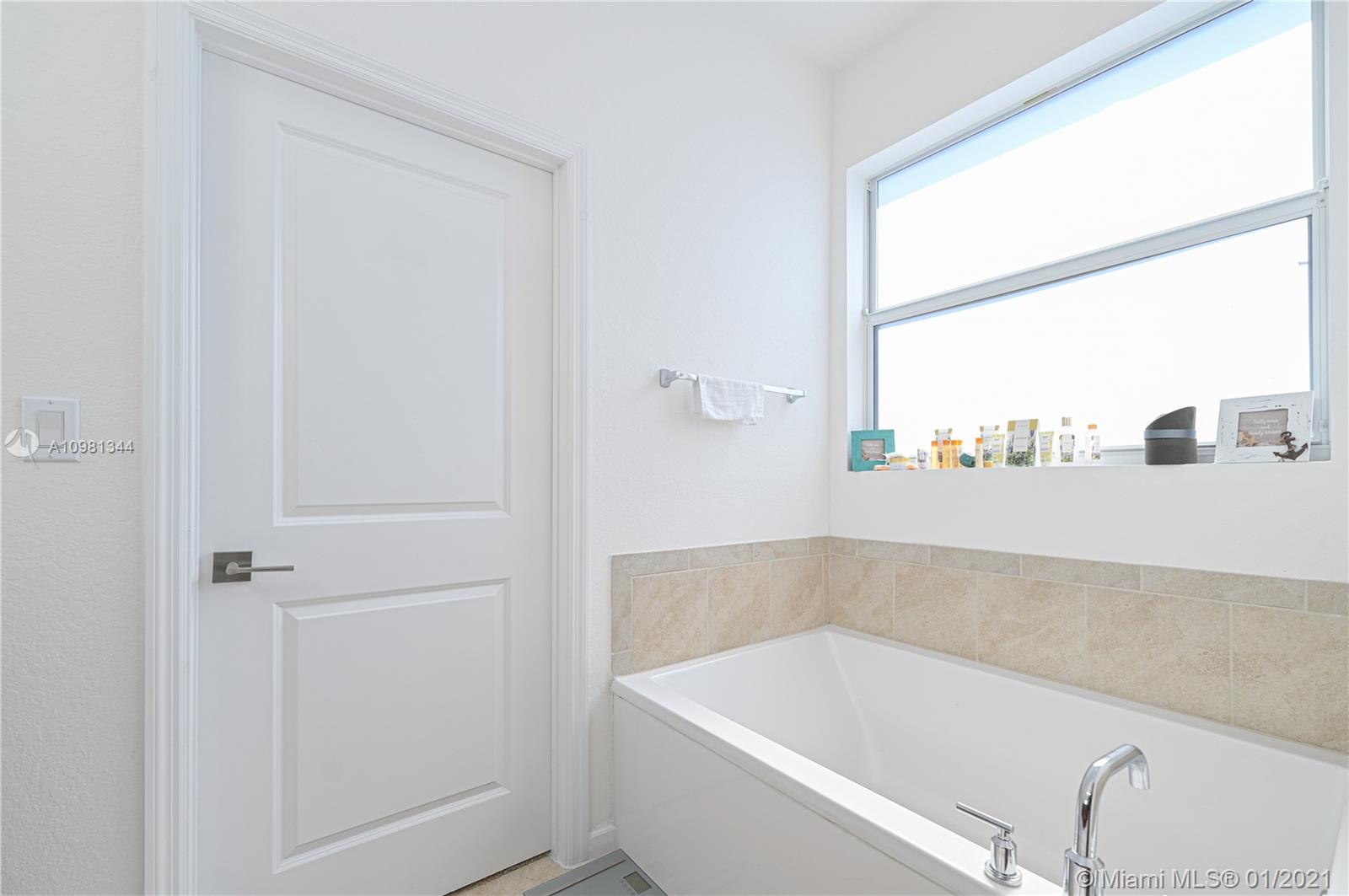 27924 Southwest 133rd Path Homestead, FL 33032 - Photo 14 of 28 Gallery Image 14