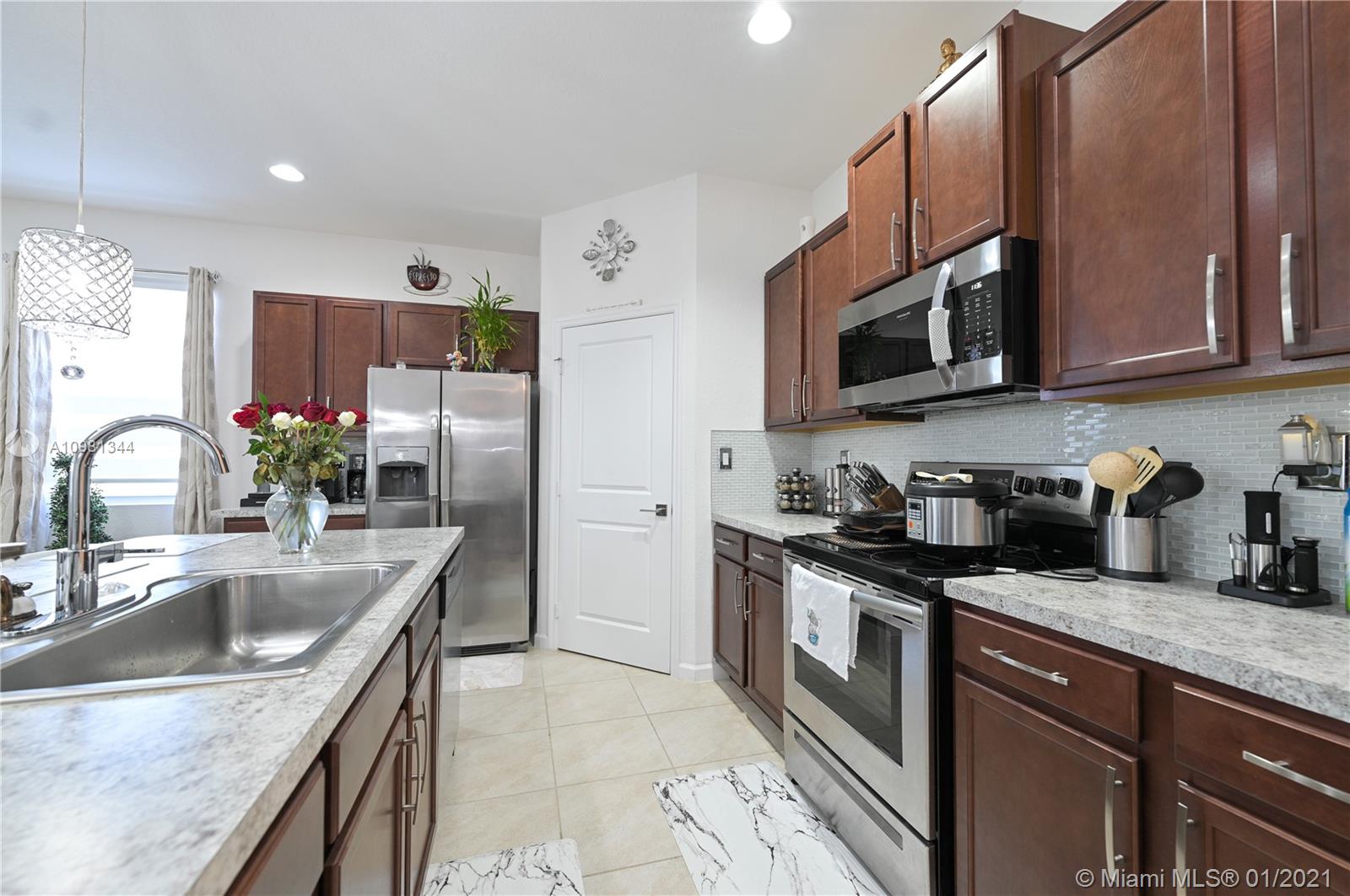 27924 Southwest 133rd Path Homestead, FL 33032 - Photo 7 of 28 Gallery Image 7