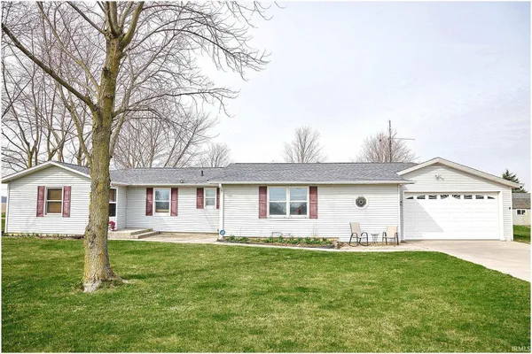$250,000 | 8508 Highway 116, Geneva, IN 46740
